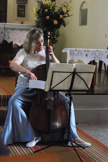 Teresa Kamińska (barokní violoncello) - Kostel Sv. Josefa Pozarzysko 2014 (foto Pavel Horník)
