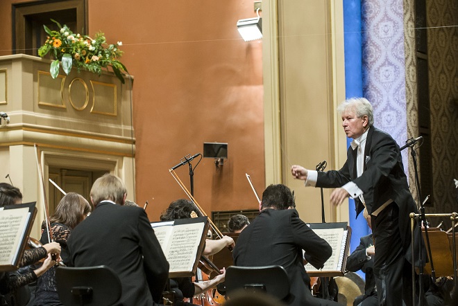 Česká filharmonie - Jiří Bělohlávek - zahajovací koncert 1.10.2015 (foto ČF)