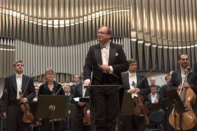 Slovenská filharmónia - dirigent Leoš Svárovský - Bratislava 22.10.2015 (foto Ján Lukáš)