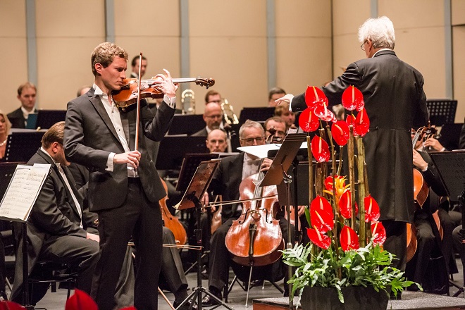 Česká filharmonie - Jiří Bělohlávek, Josef Špaček - Moravský podzim 2015 (foto Petr Francán)