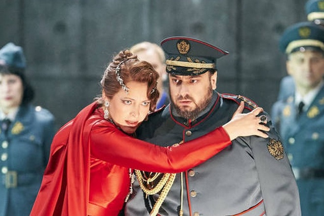 Giuseppe Verdi: Macbeth - Tatiana Serian (Lady Macbeth) a George Petean (Macbeth) - WSO 2015 (foto WSO - Michael Pöhn)