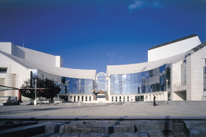 Slovenské národní divadlo Bratislava - nová budova (foto www.theatre-architecture.eu)