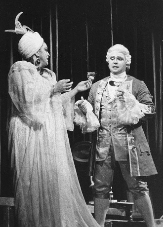 F. Cilea: Adriana Lecouvreur - Ľubica Rybarska (Adriana), Sergej Larin (Maurizio) - SND 1989 (foto Katarína Marenčíková)