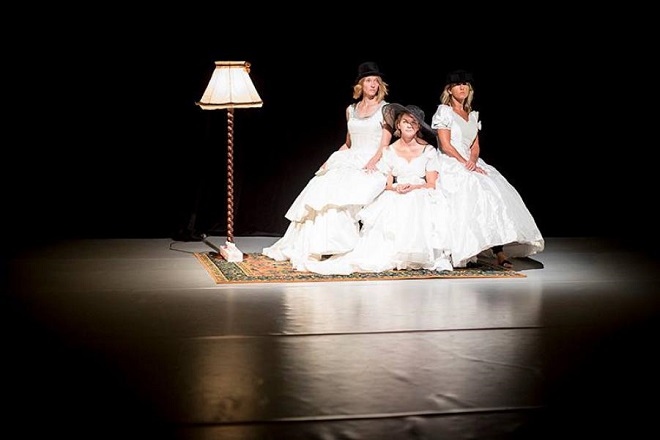 Uhozené květinou - Lucia Kašiarová, Tereza Ondrová, Vanda Hybnerová - Studio Alta Praha (foto Vojtěch Brtnický)