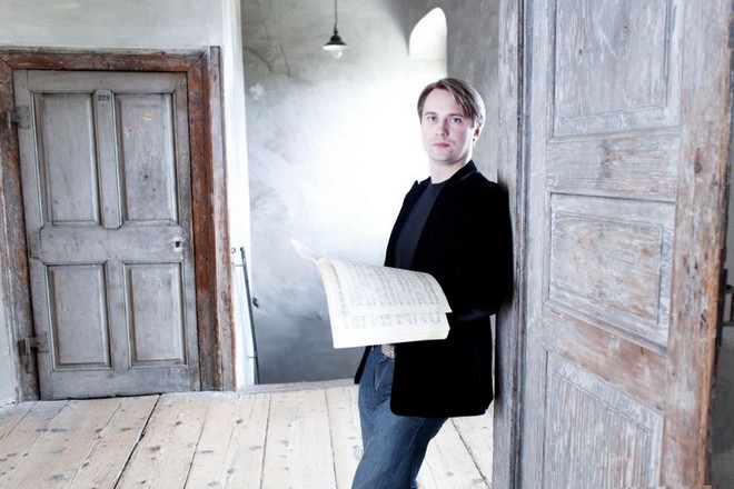 Dirigent Pietari Inkinen (foto Jan David Günther)