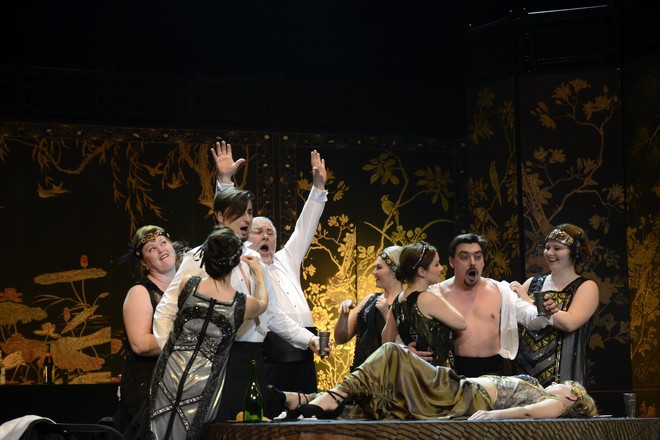 Wolfgang Amadeus Mozart: Così fan tutte - Juraj Hollý (Ferrando), Peter Mikuláš (Don Alfonso), Daniel Čapkovič (Guglielmo) - SND Bratislava (foto Pavol Breier)