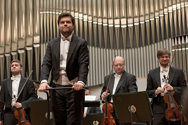 Slovenská filharmónia - dirigent Juraj Valčuha - Bratislava 10.3.2015 (foto Jan Lukáš) 