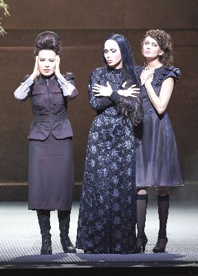 Péter Eötvös: Tri Sestri - Ilseyar Khayrullova (Olga), Aida Garifullina (Irina), Margarita Gritskova (Mascha) - WSO 2016 (foto © Michael Pöhn)