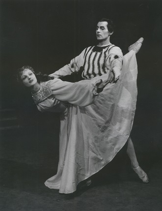 S.Prokofjev: Romeo a Júlia - Galina Basová (Júlia), Stanislav Remar (Romeo) - SND 1949 (foto archív SND)