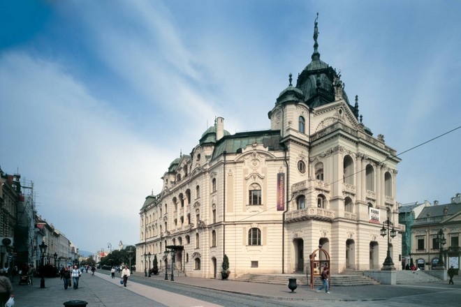 Státní divadlo Košice (zdroj theatre-architecture.eu)