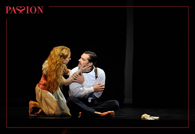S.Sondheim: Vášeň – Erika Spyres (Clara), Ryan Silverman (Giorgio Bachetti) – Théâtre du Châtelet, Paříž 2016 (foto © Théâtre du Châtelet / Marie-Noëlle Robert)