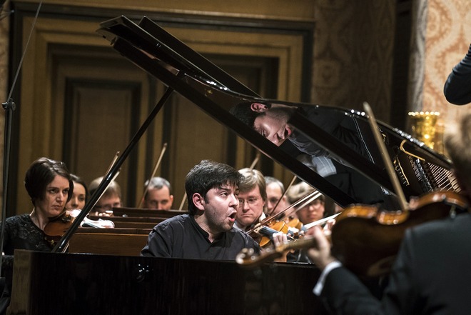 Bezhod Abduraimov & Jakub Hrůša a Česká filharmonie - duben 2016 (foto Petra Hajská)