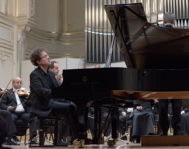 Slovenská filharmónia - Jakub Čižmarovič - Bratislava 28.4. 2016 (foto © Jan Lukáš)