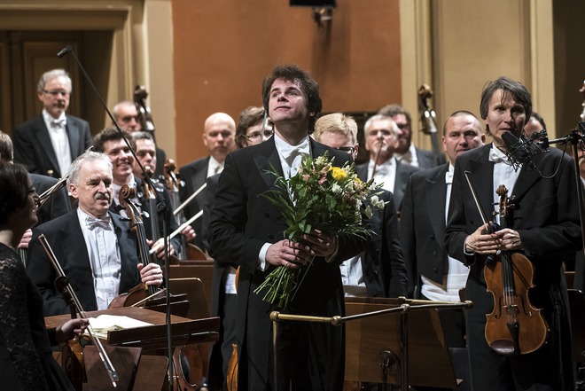 Jakub Hrůša & Česká filharmonie - duben 2016 (foto Petra Hajská)