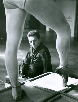 Choreograf Pavel Šmok na zkoušce v Ostravě v roce 1964 – NDM Ostrava (foto František Krasl)