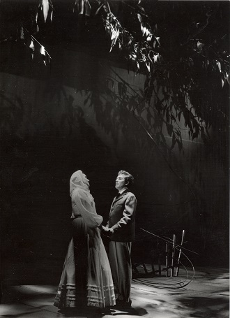 L.Janáček: Káťa Kabanová - Eva Gebauerová (Katěrina), Jiří Zahradníček (Boris) - SD Ostrava 1960 (foto František Krasl, archiv NDM)