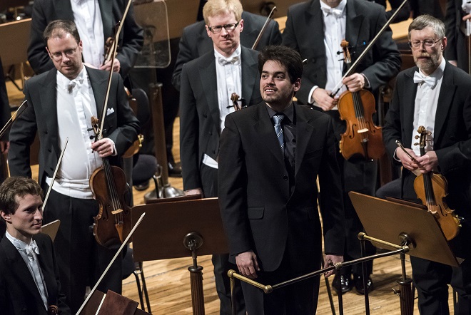 Lahav Shani - Česká filharmonie - Praha Lahav Shani - Česká filharmonie - Praha 2.4.2016 (foto Petra Hajská) Hajská)