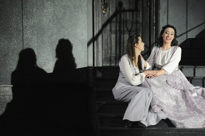 G. Donizetti: Lucia di Lammermoor - Carolina Krogius (Alisa), Elif Aytekin (Lucia) - Südthüringisches Staatstheater Meiningen 2016 (foto © foto-ed .de)