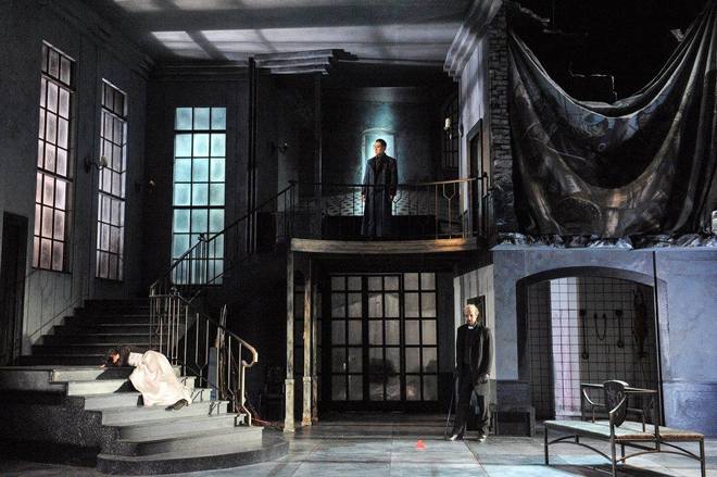 G. Donizetti: Lucia di Lammermoor - Elif Aytekin (Lucia Ashton), Dae-Hee Shin (Enrico Ashton), Mikko Järviluoto (Raimondo) - Südthüringisches Staatstheater Meiningen 2016 (foto © foto-ed .de)