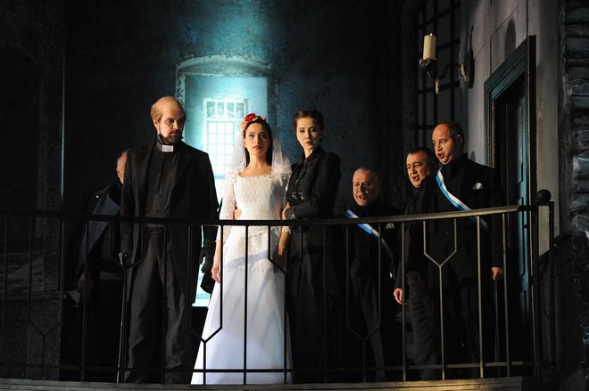 G. Donizetti: Lucia di Lammermoor - Mikko Järviluoto (Raimondo), Elif Aytekin (Lucia Ashton), Carolina Krogius (Alisa) - Südthüringisches Staatstheater Meiningen 2016 (foto © foto-ed .de)