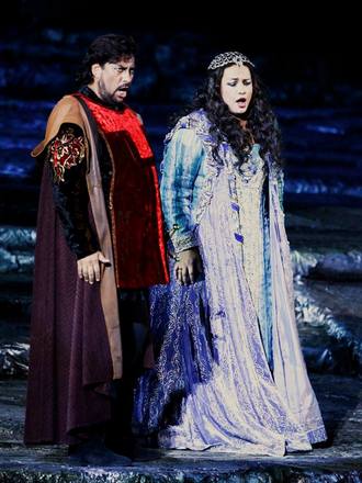 Marcelo Álvaréz jako Manrico a Anda-Louise Bogza jako Leonora - Arena verona (foto archiv A. L. Bogzy)