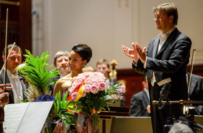 Hila Fahima, Tomáš Netopil - Symfonický orchestr hl.m.Prahy FOK - Pražské jaro 4.6.2016 (foto PJ/Ivan Malý)