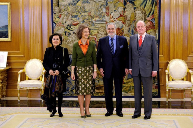Audiencia u kráľa - zľava: Marta Domingo, španielska kráľovná Sofia, Plácido Domingo, španielsky kráľ Juan Carlos I. (foto Carlos Alvarez/Getty Images Europe)