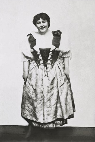 B.Smetana: Prodaná nevěsta - Kristýna Morfová (Mařenka) - ND Praha 1909 (foto archiv ND)