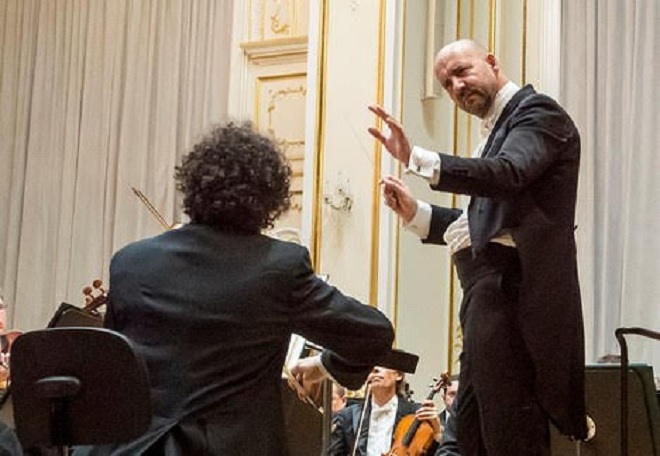 Villaume s orchestrom Slovenskej filharmónie (foto Valeria Zacharova)