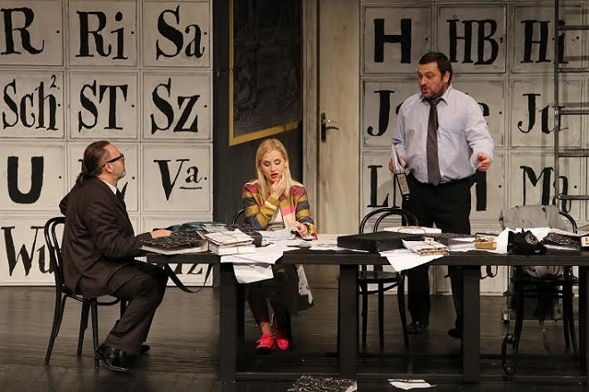 L.Janáček: Vec Makropulos - Ľudovít Ludha (Albert Gregor), Linda Ballová (Emilia Marty), Gustáv Beláček (Dr.Kolenatý) - SND Bratislava (foto Jozef Barinka)