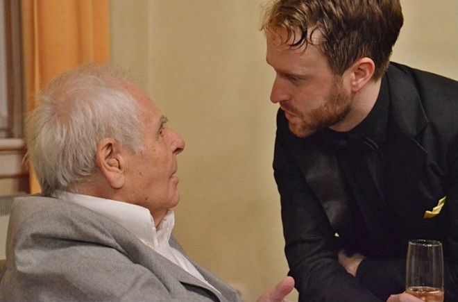 Miroslav Košler se sbormistrem Lukášem Vasilkem (foto Petr Veber)