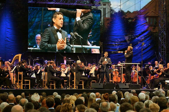 Juan Diego Flórez, dirigent Christopher Franklin, SOČR - MHF Český Krumlov 2016 (foto Libor Sváček)