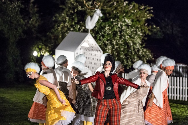 L. Janáček: Příhody lišky Bystroušky - Lenka Pavlovič (kohout) - Otáčivé hlediště Český Krumlov 2016 (foto Pavel Hejný)