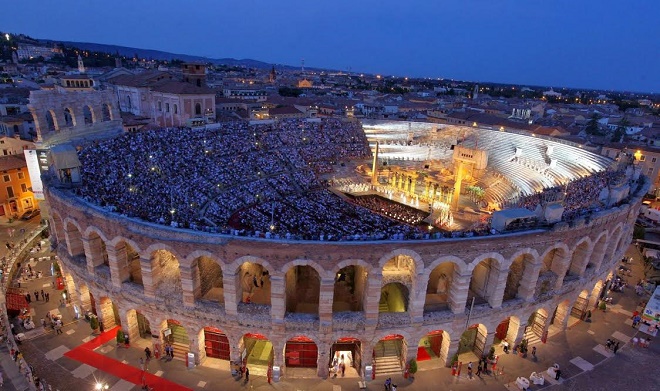 Arena di Verona - predstavenia prebiehajú v amfiteátri z čias Rímskej ríše (foto arena.it)