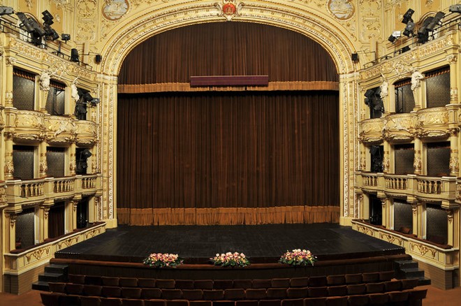 Slovenské národní divadlo Bratislava (zdroj theatre-architecture.eu)