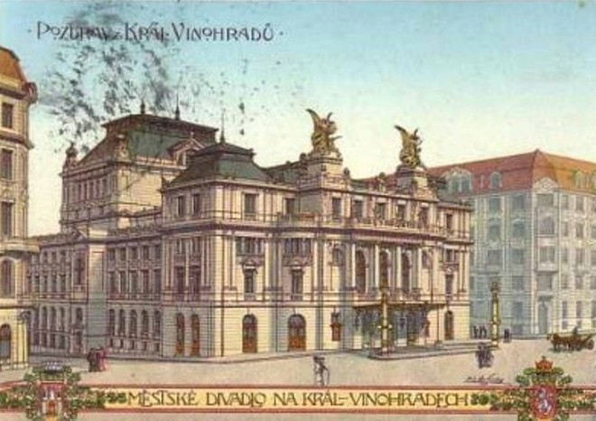 Městské divadlo na Královských Vinohradech - dobová pohlednice (foto archiv autorky)