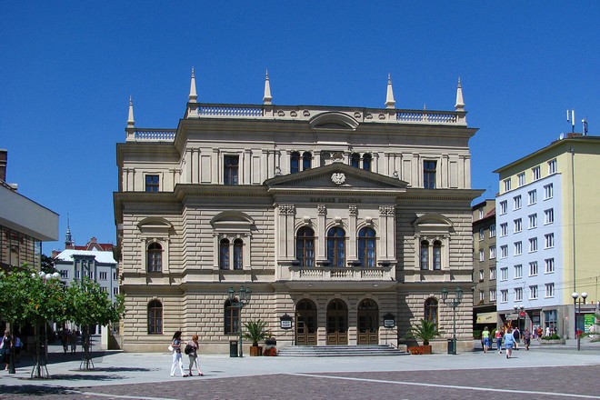 Slezské divadlo Opava (zdroj commons.wikimedia.org/Jan Mehlich)