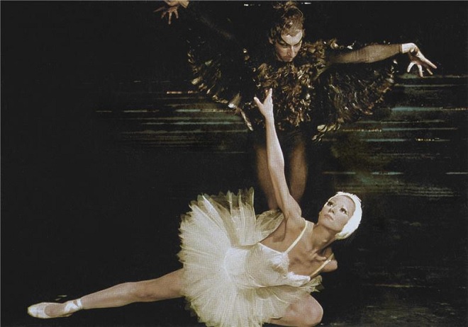 P.I.Čajkovskij: Labutí jezero - Miroslava Pešíková (Odetta), Pavel Ždichynec (Rudovous) - ND Praha 1971 (foto Pavel Horník)