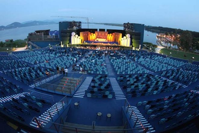 Il Gran Teatro all'aperto Torre del Lago (zdroj hola.com)