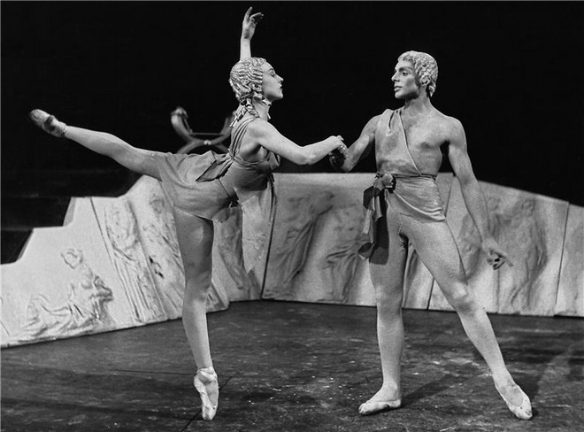 Ludwig van Beethoven: Prometheus - Naděžda Blažíčková (Dívka), Otto Šanda (Jinoch) - ND Praha 1957 (foto archiv ND Praha)