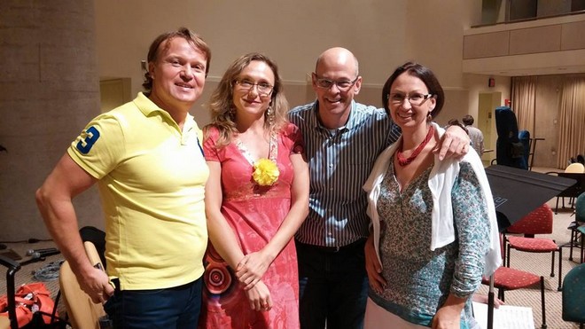 Aleš Briscein, Olga Jelínková, dirigent Gil Rose a Dana Burešová (foto Kathy Wittman/Odyssey Opera)