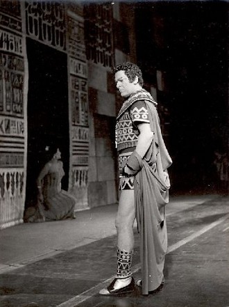 Giuseppe Verdi: Aida - Giuseppe Di Stefano (Radames) (zdroj en.wikipedia.org)