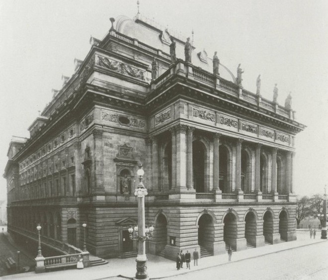 Národní divadlo Praha (zdroj theatre-architecture.eu)