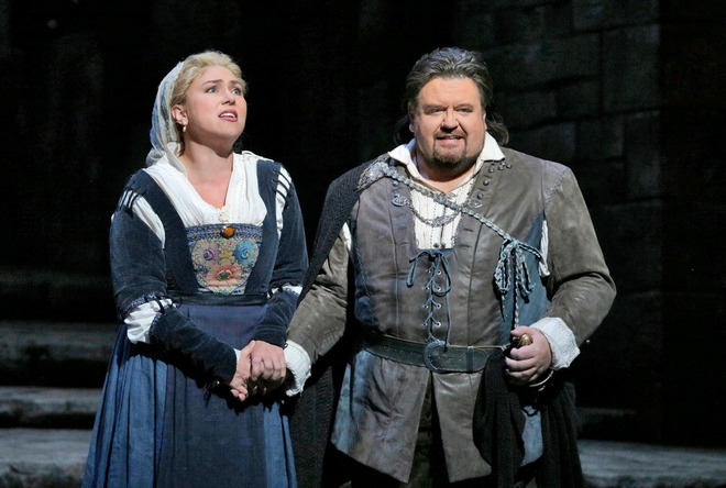 Richard Wagner: Die Meistersinger von Nürnberg - Annette Dasch (Eva) a Johan Botha (Walther) - Met New York 2014 (foto Met/Ken Howard)