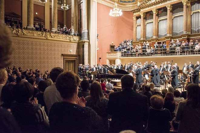 Česká filharmonie – Jiří Bělohlávek & Behzod Abduraimov – Praha 13. 10. 2016 (foto © Petra Hajská)
