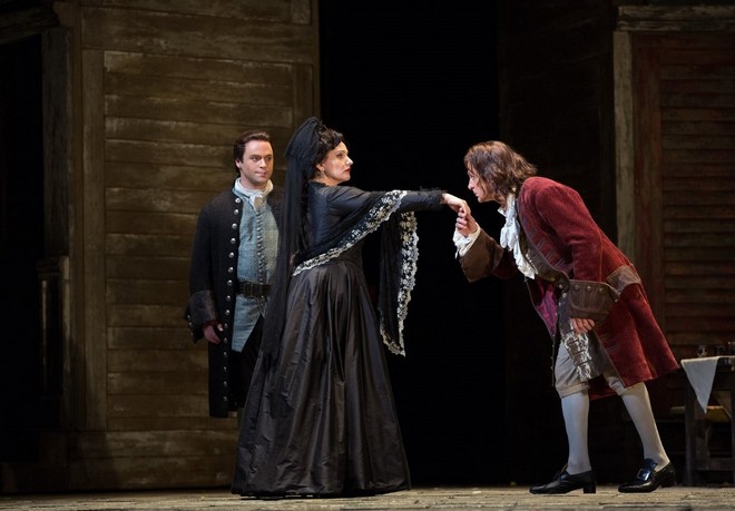 Wolfgang Amadeus Mozart: Don Giovanni - Paul Appleby (Don Ottavio), Hibla Gerzmava (Donna Anna), Simon Keenlyside (Don Giovanni) - Metropolitan Opera New York 2016 (foto Marty Sohl)