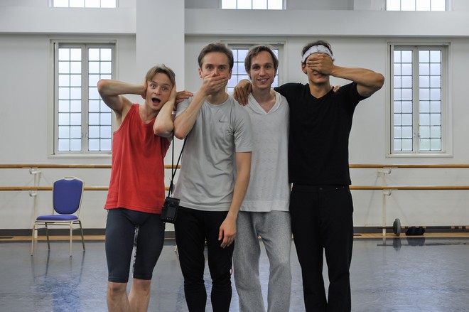 Gala v Tokyu - The Princess of Ballet - Daniil Simkin, Leonid Sarafanov a Daniel Camargo a Roman Novitzky na skúške jeho choreografie (archív umelca)