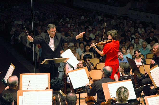 Petr Kotík, Hana Kotková a Janáčkova filharmonie Ostrava hrají Mortona Feldmana - Pražské jaro 2005 (foto archiv OCNH)