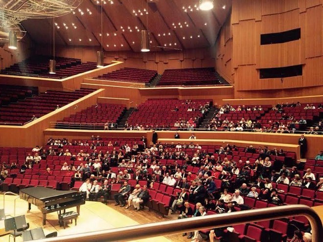 Gasteig Mnichov - poloprázdný sál (foto archiv autora)