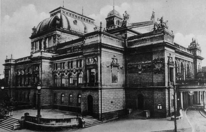 Divadlo J. K. Tyla Plzeň (zdroj theatre-architecture.eu/archiv Jiřího Hilmery)